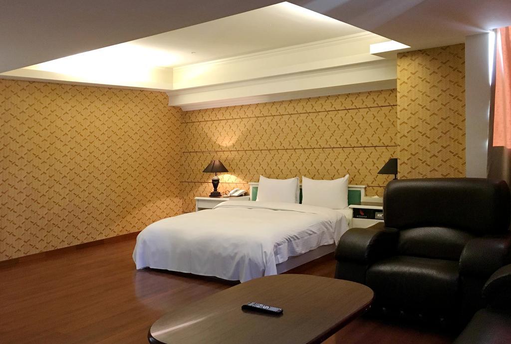 Zaw Jung Business Hotel Taichung Esterno foto